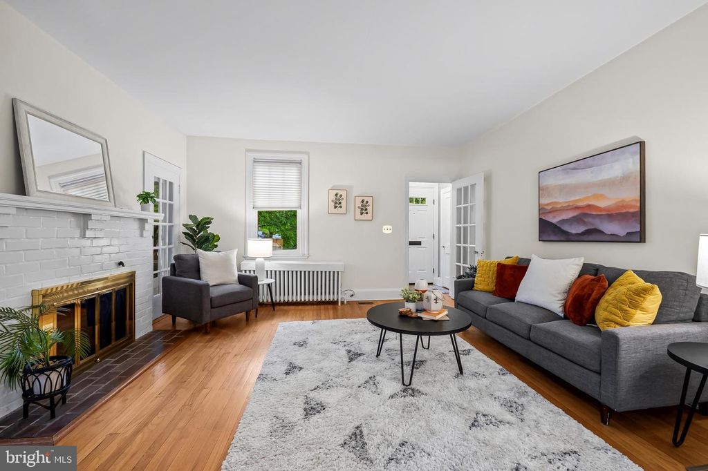 Image 5 of property listing at 529 OVERBROOK RD, Baltimore, MD 21212