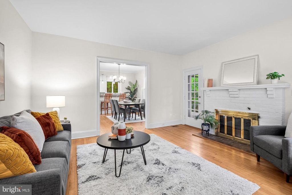 Image 8 of property listing at 529 OVERBROOK RD, Baltimore, MD 21212