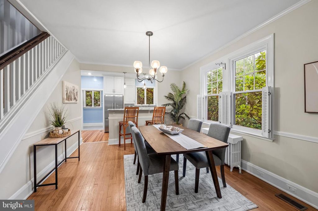 Image 9 of property listing at 529 OVERBROOK RD, Baltimore, MD 21212