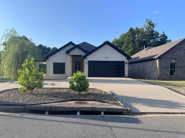 8200 Kanis Pines Drive, Little Rock, AR 72204