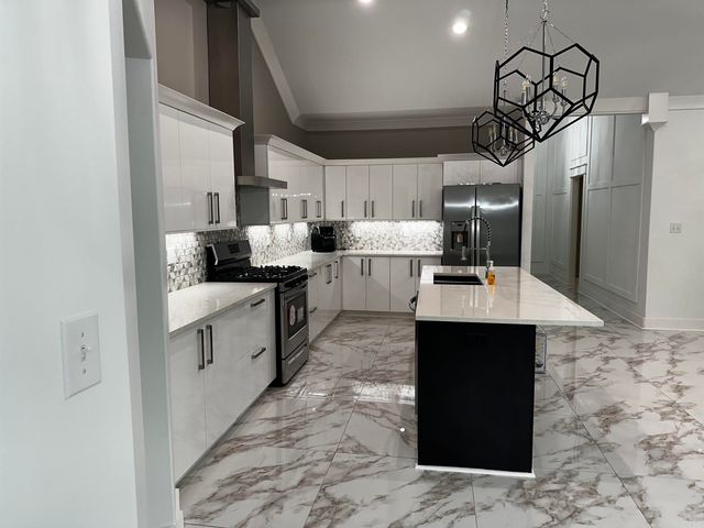 8200 Kanis Pines Drive, Little Rock, AR 72204