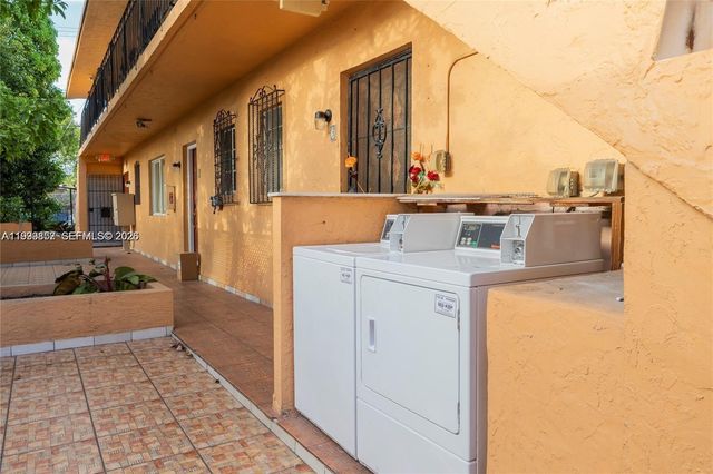 1250 SW 4th St 1, Miami, FL 33135