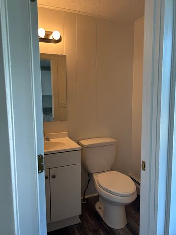 121 Pleasant Street, Windsor, CT 06095