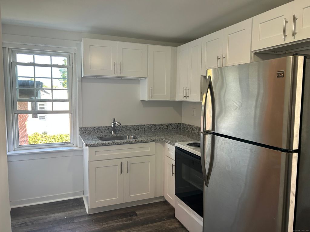 121 Pleasant Street, Windsor, CT 06095