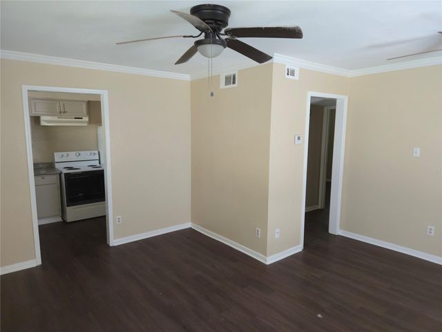 4710 Airport Boulevard 301, Houston, TX 77048