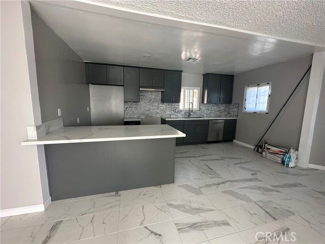 425 Elm, Inglewood, CA 90301