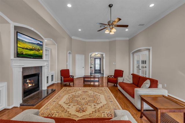 11811 Lakewood Crossing Drive, Tomball, TX 77377