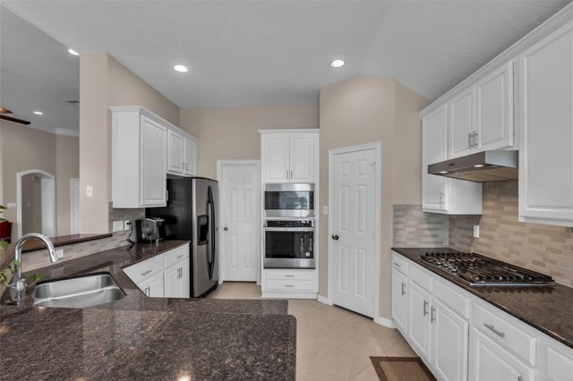 11811 Lakewood Crossing Drive, Tomball, TX 77377