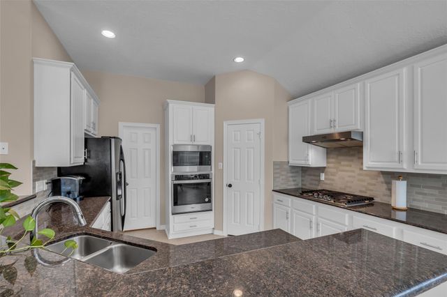 11811 Lakewood Crossing Drive, Tomball, TX 77377