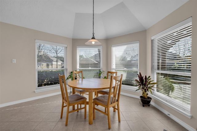 11811 Lakewood Crossing Drive, Tomball, TX 77377