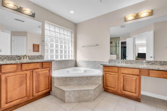 11811 Lakewood Crossing Drive, Tomball, TX 77377