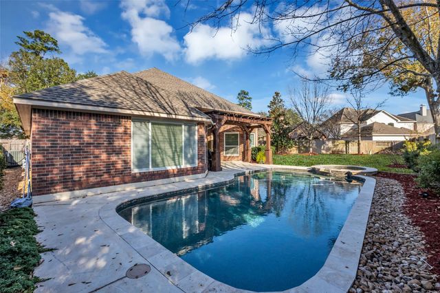 11811 Lakewood Crossing Drive, Tomball, TX 77377