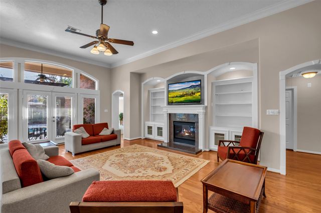 11811 Lakewood Crossing Drive, Tomball, TX 77377