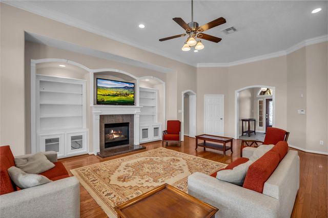 11811 Lakewood Crossing Drive, Tomball, TX 77377