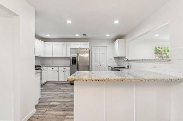 6038 Woodbrook Lane, Houston, TX 77008