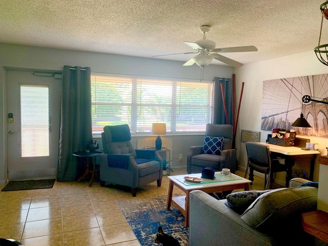 116 Canterbury E, West Palm Beach, FL 33417