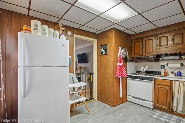 2085 Thomas Street, Lincoln Park, MI 48146