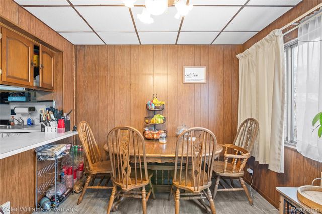 2085 Thomas Street, Lincoln Park, MI 48146