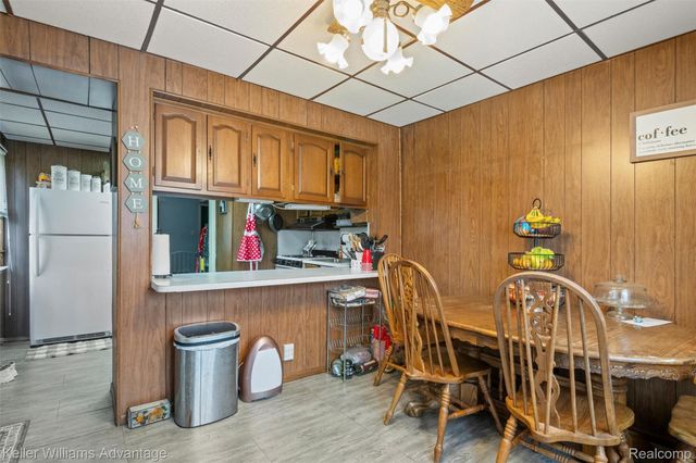 2085 Thomas Street, Lincoln Park, MI 48146