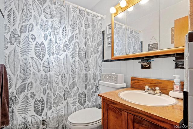 2085 Thomas Street, Lincoln Park, MI 48146