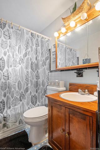 2085 Thomas Street, Lincoln Park, MI 48146