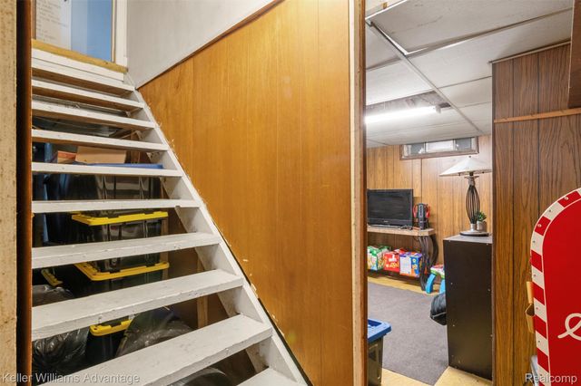 2085 Thomas Street, Lincoln Park, MI 48146