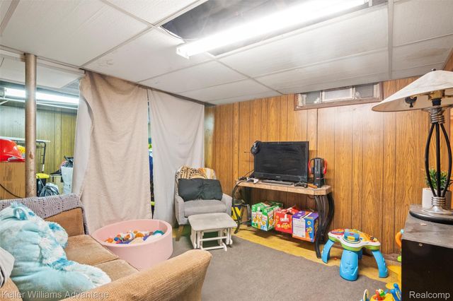 2085 Thomas Street, Lincoln Park, MI 48146