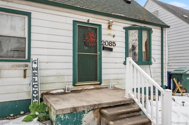 2085 Thomas Street, Lincoln Park, MI 48146