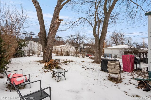 2085 Thomas Street, Lincoln Park, MI 48146