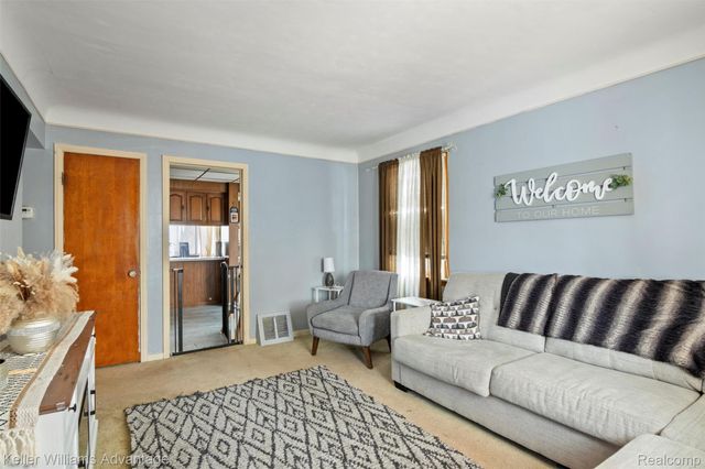 2085 Thomas Street, Lincoln Park, MI 48146