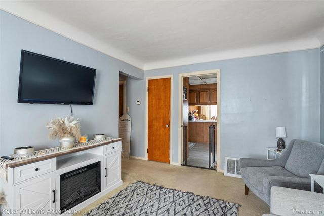 2085 Thomas Street, Lincoln Park, MI 48146