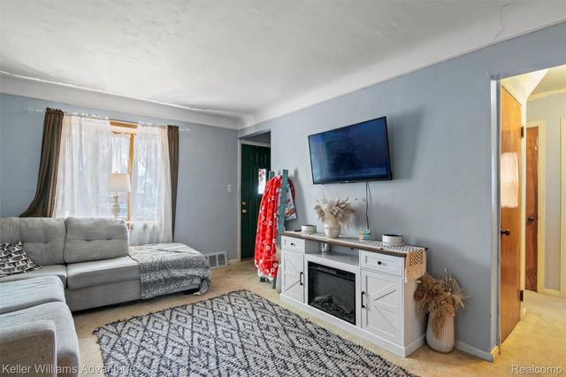 2085 Thomas Street, Lincoln Park, MI 48146