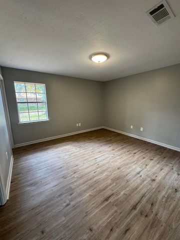 13 North, Hattiesburg, MS 39402