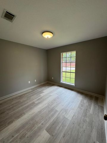 13 North, Hattiesburg, MS 39402