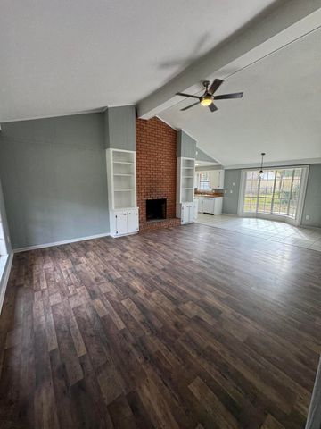 13 North, Hattiesburg, MS 39402