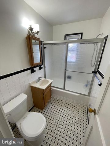 122 E ROSEMONT AVE, Alexandria, VA 22301