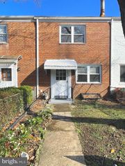 122 E ROSEMONT AVE, Alexandria, VA 22301