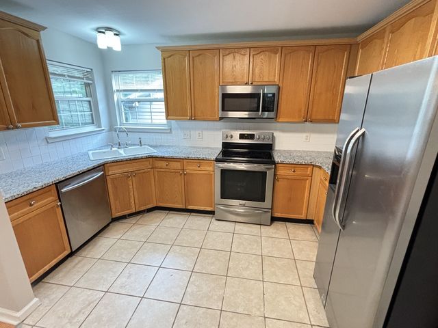 2220 Green Trails Dr, Antioch, TN 37013