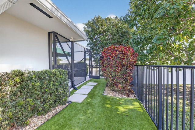 11740 N Lake Drive, Boynton Beach, FL 33436