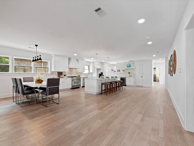 2501 Briarhurst Drive, Houston, TX 77057