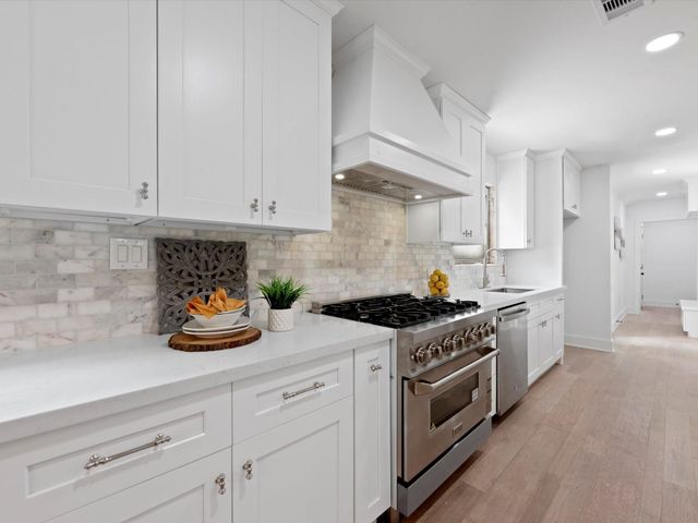 2501 Briarhurst Drive, Houston, TX 77057