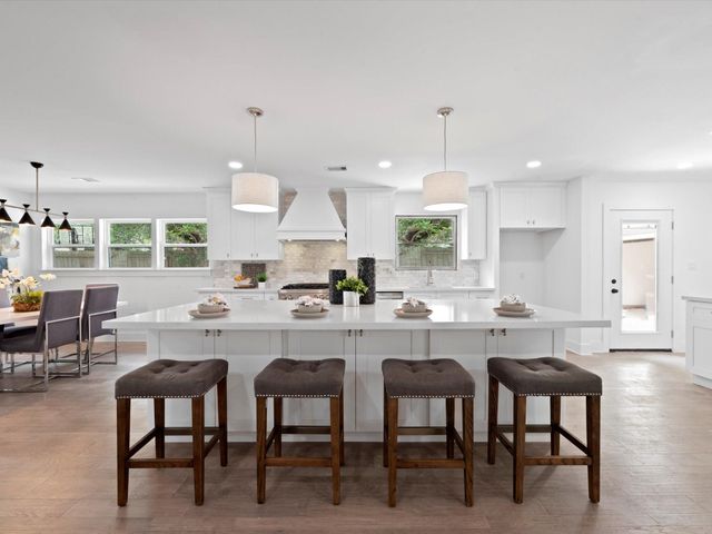 2501 Briarhurst Drive, Houston, TX 77057