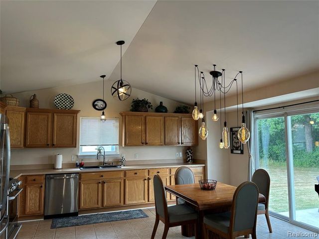 8074 Bradbury Lane, Grand Blanc, MI 48439