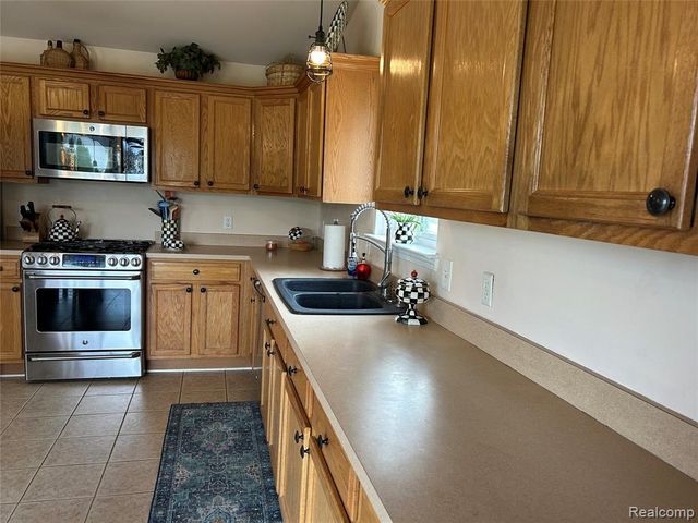 8074 Bradbury Lane, Grand Blanc, MI 48439