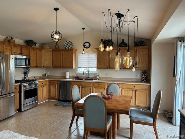8074 Bradbury Lane, Grand Blanc, MI 48439