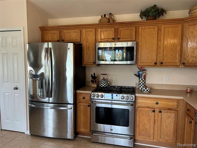 8074 Bradbury Lane, Grand Blanc, MI 48439