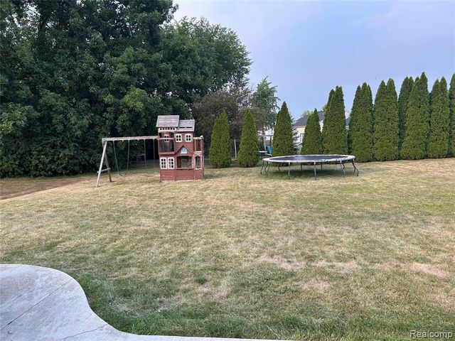 8074 Bradbury Lane, Grand Blanc, MI 48439