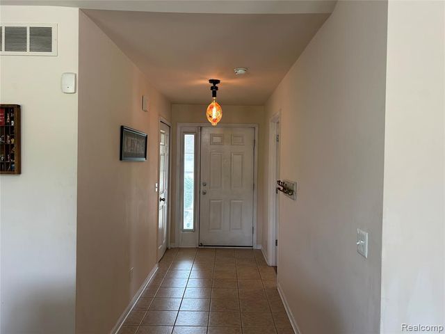 8074 Bradbury Lane, Grand Blanc, MI 48439