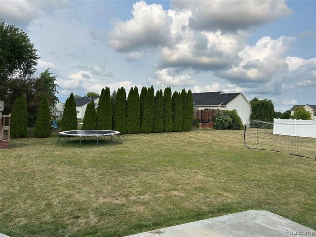 8074 Bradbury Lane, Grand Blanc, MI 48439