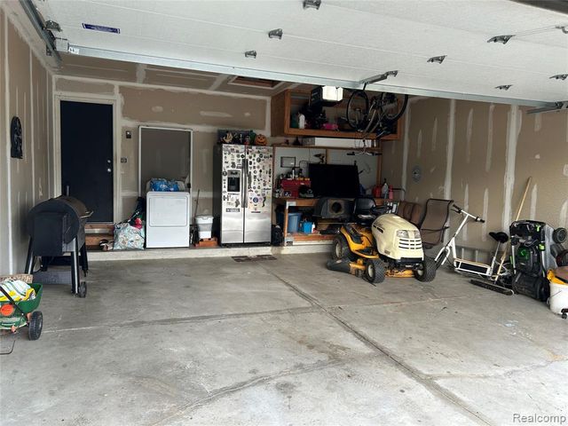 8074 Bradbury Lane, Grand Blanc, MI 48439